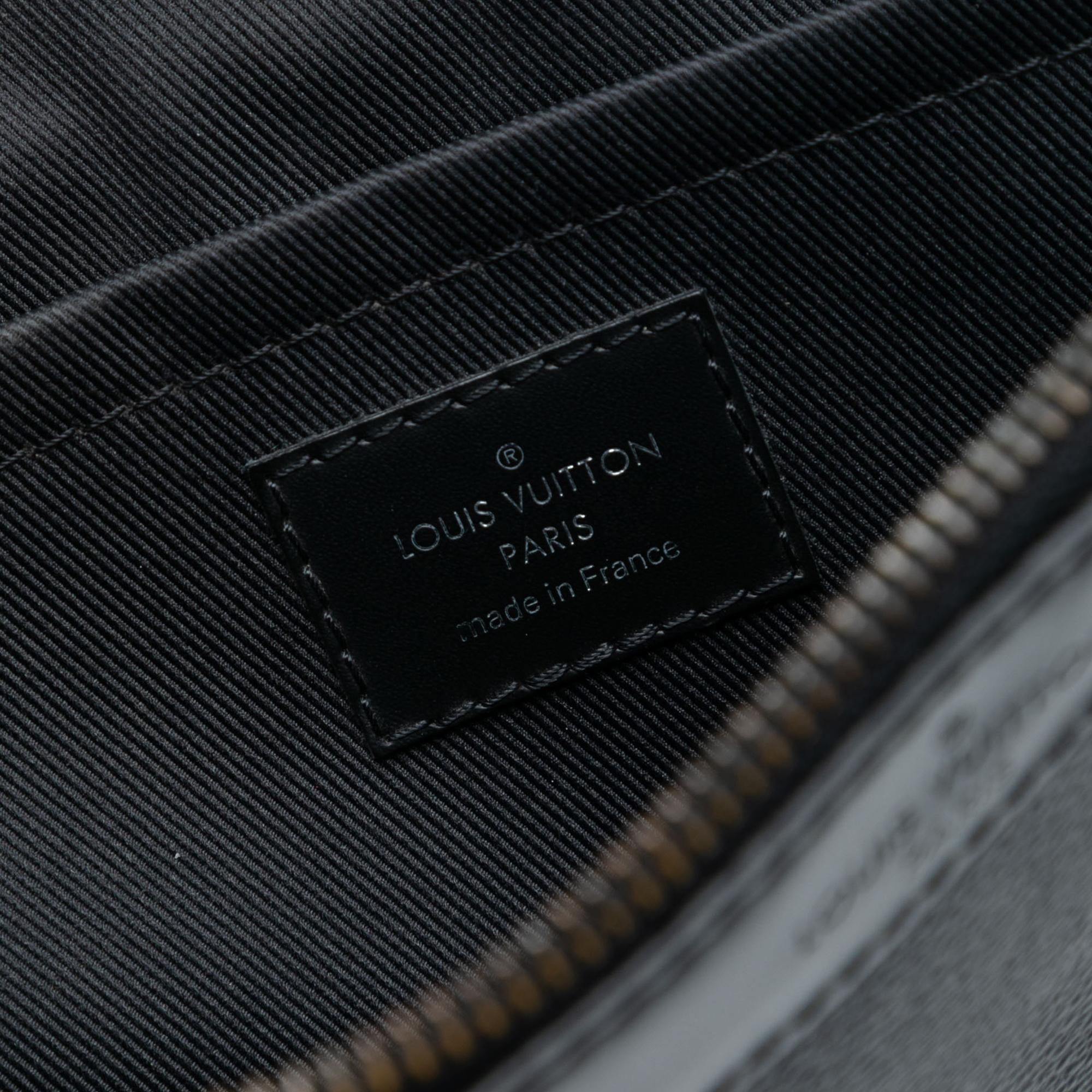Louis Vuitton Monogram Eclipse Discovery Pochette GM