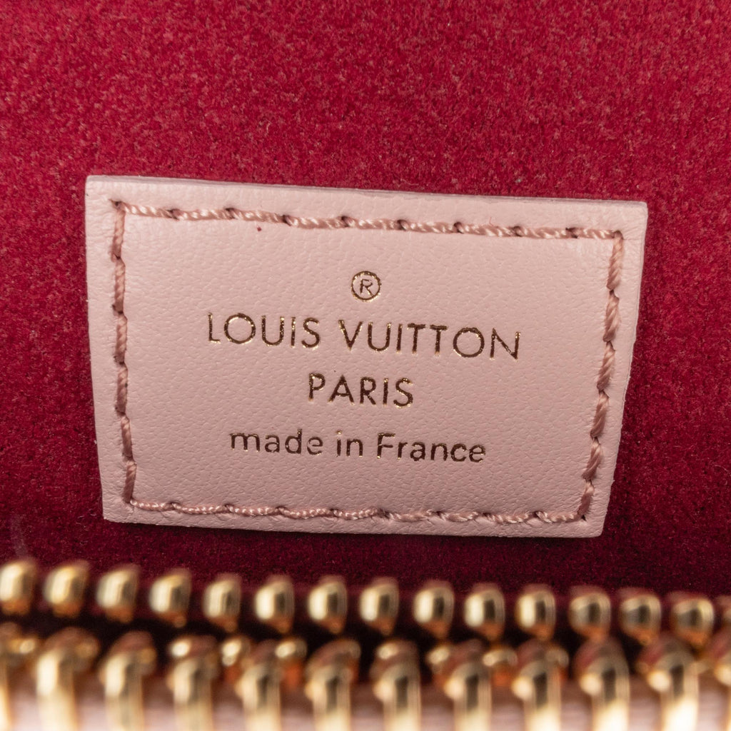 Louis Vuitton Monogram Embossed Puffy Lambskin Coussin PM (SHG-WEpuPS)