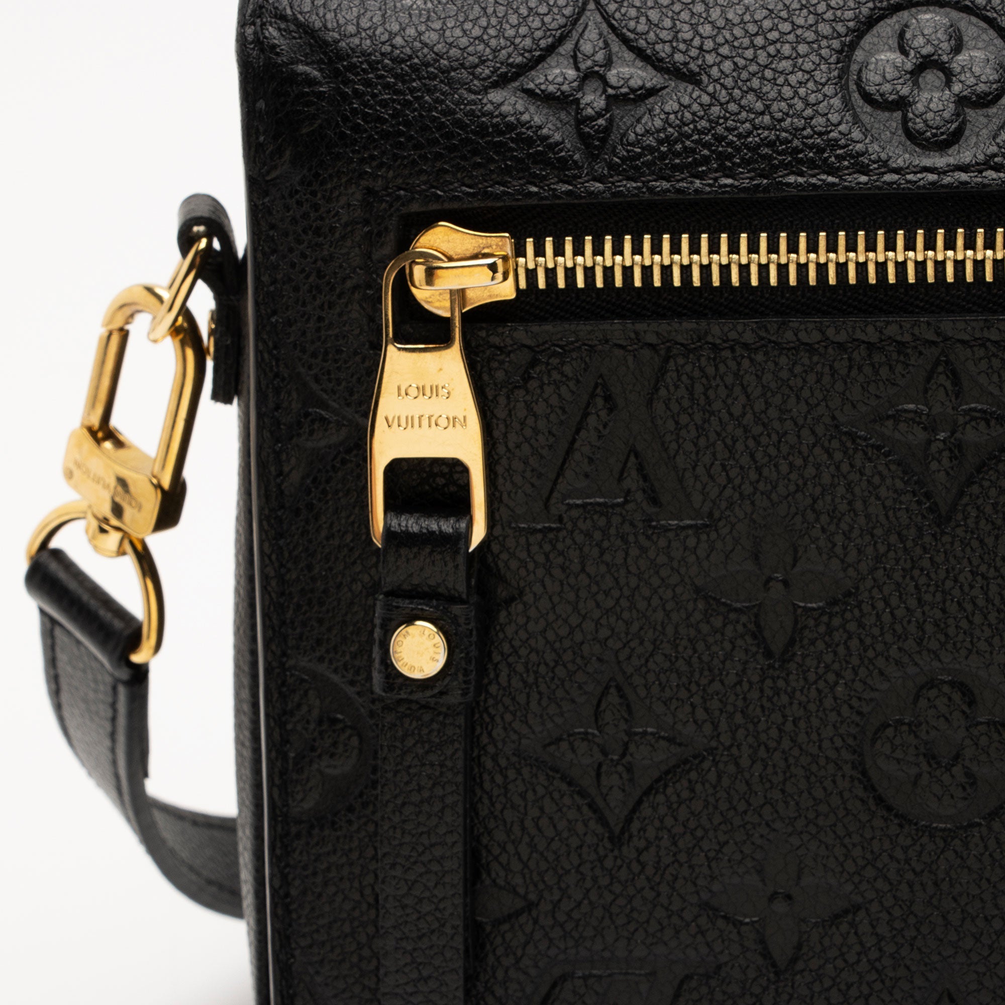 Louis Vuitton Monogram Empreinte Pochette Metis Shoulder Bag (SHF-bF4NL3)