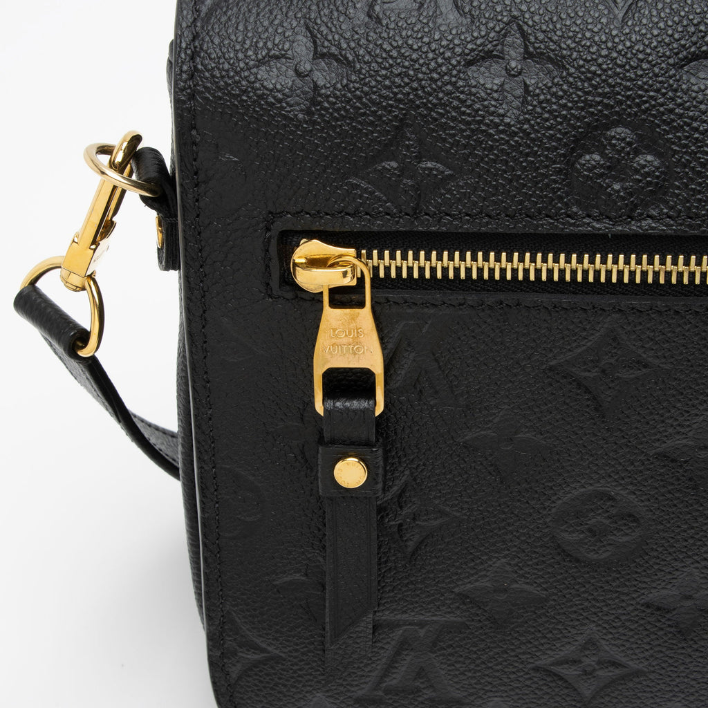 Louis Vuitton Monogram Empreinte Pochette Metis Shoulder Bag (SHF-R2e9gu)
