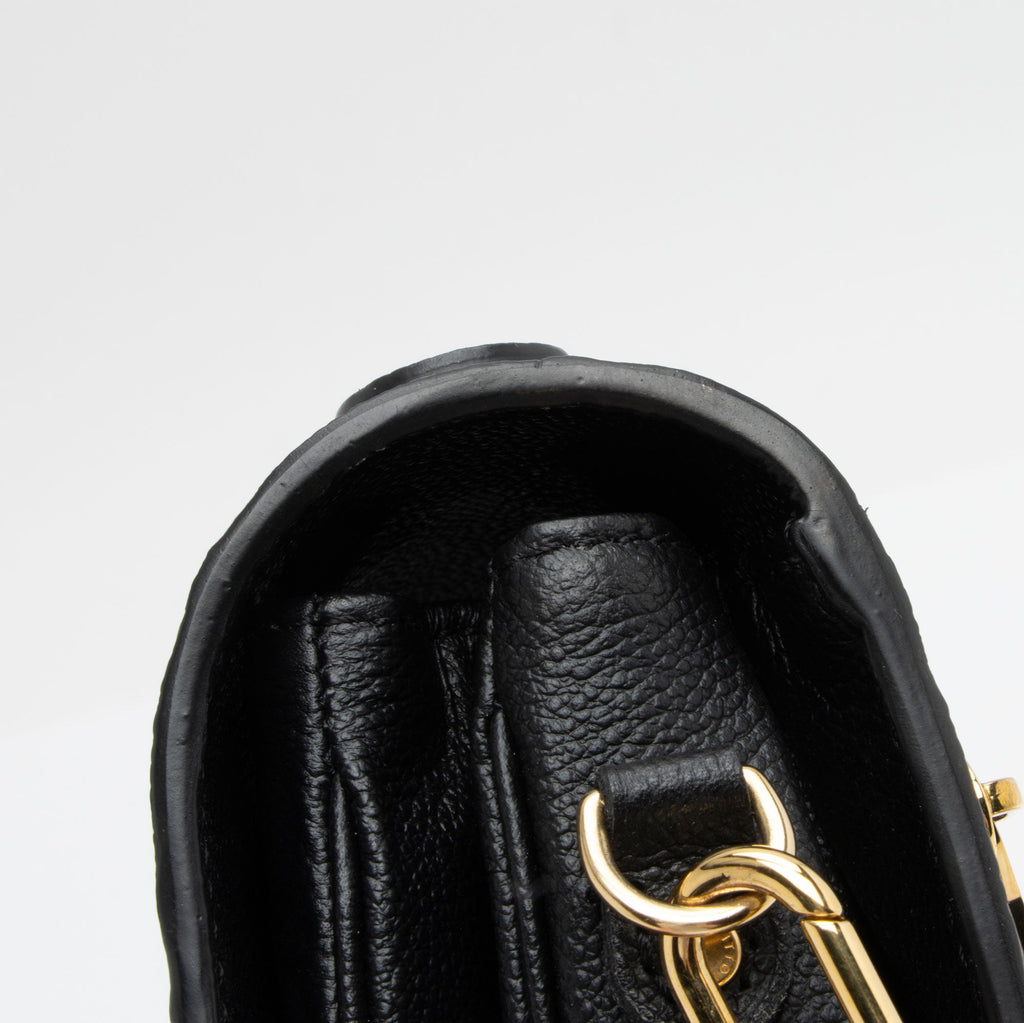 Louis Vuitton Monogram Empreinte Pochette Metis Shoulder Bag (SHF-R2e9gu)
