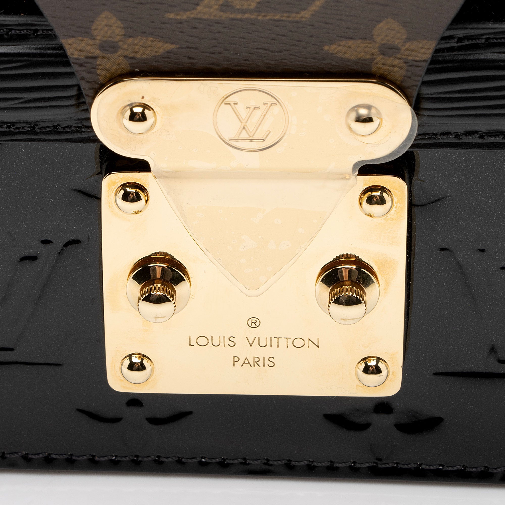 Louis Vuitton Monogram Epi Vernis Wynwood Shoulder Bag (SHF-Fgly0l)