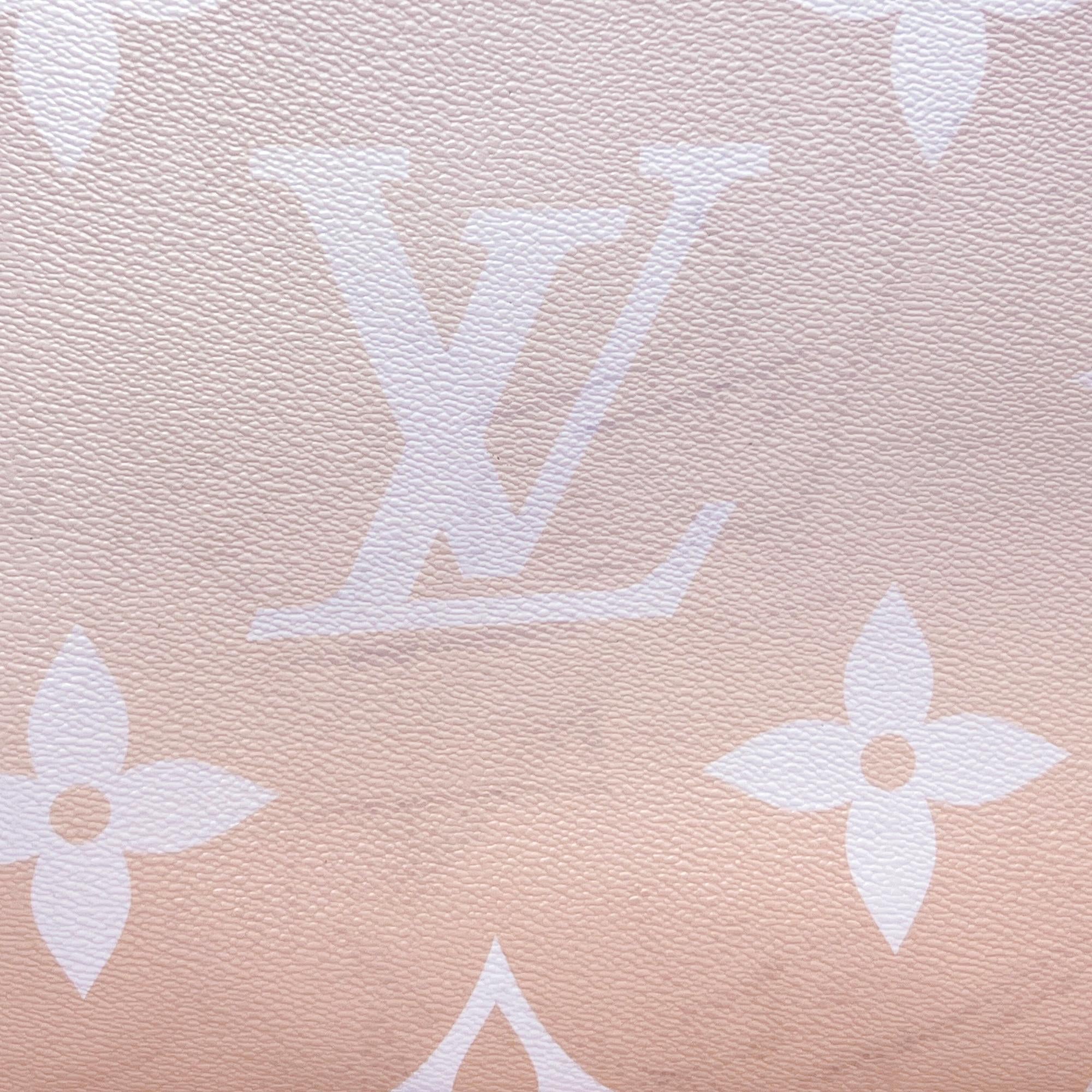 Louis Vuitton Monogram Giant By The Pool Onthego GM