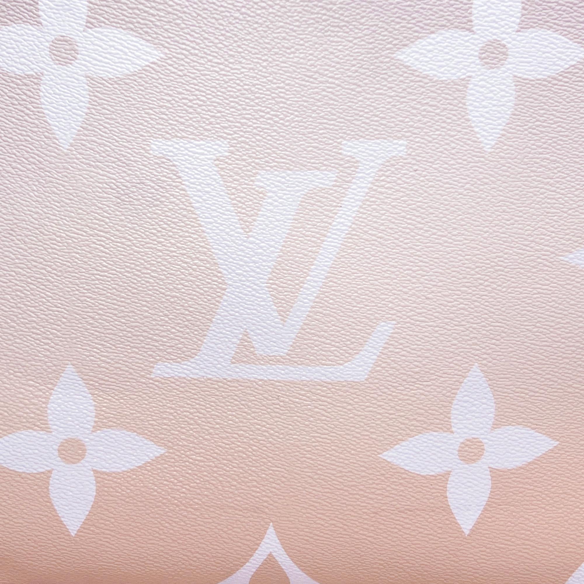 Louis Vuitton Monogram Giant By The Pool Onthego GM