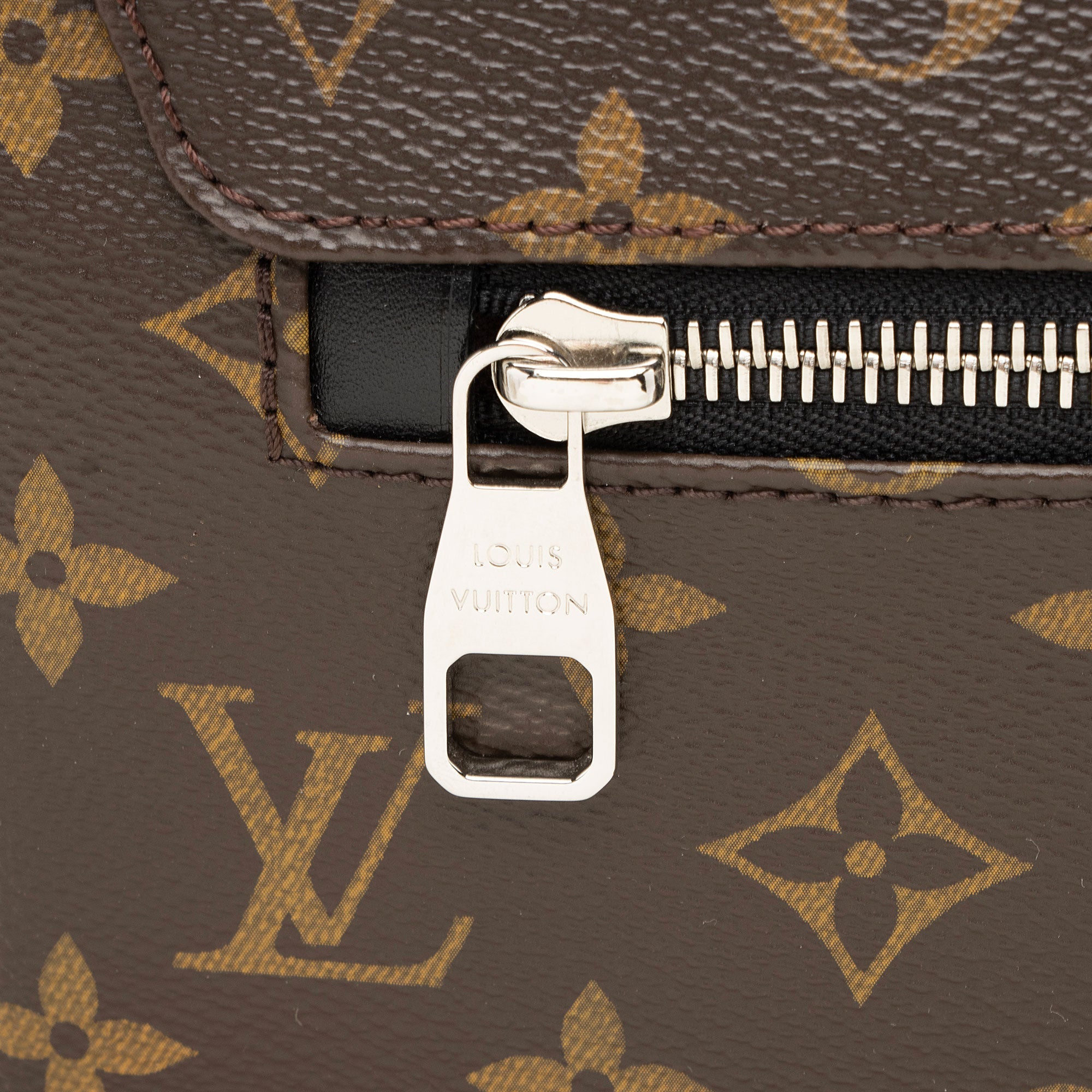 Louis Vuitton Monogram Macassar Canvas District MM Messenger