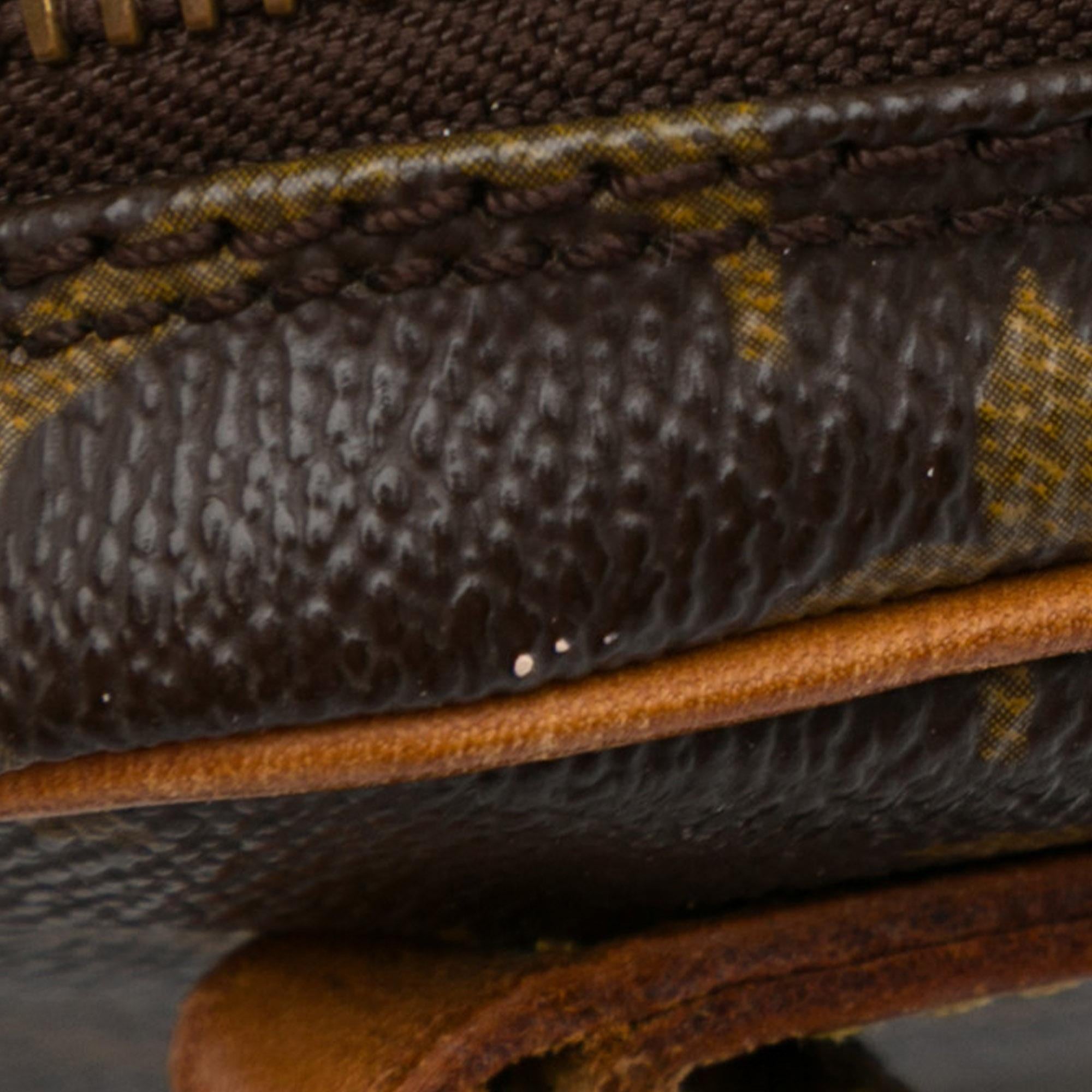 Louis Vuitton Monogram Pochette Marly Bandouliere (SHG-FWq3Sr)