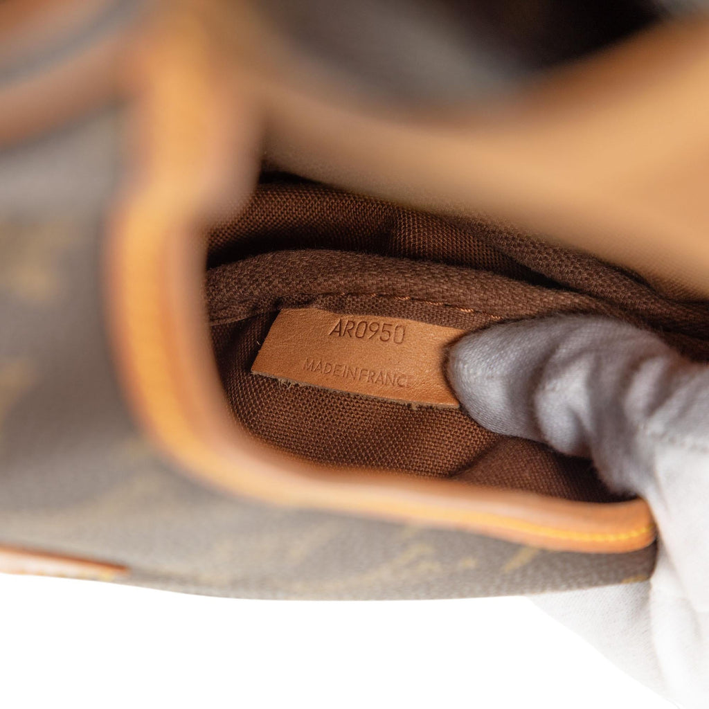 Louis Vuitton Monogram Saumur 30