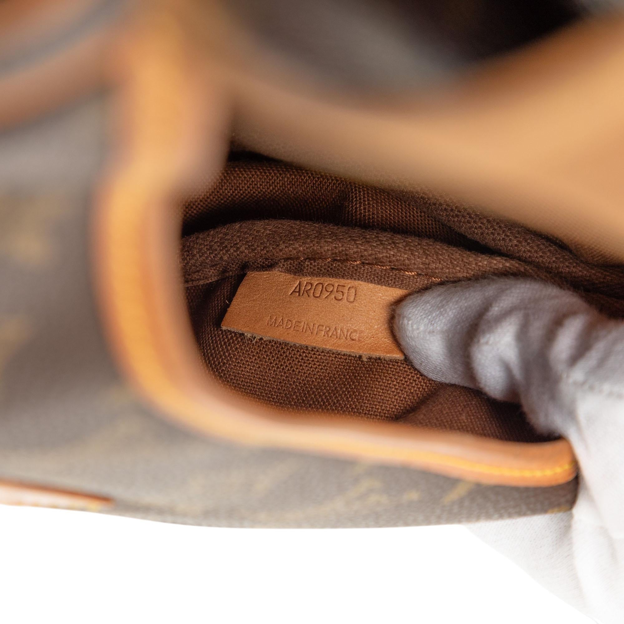 Louis Vuitton Monogram Saumur 30