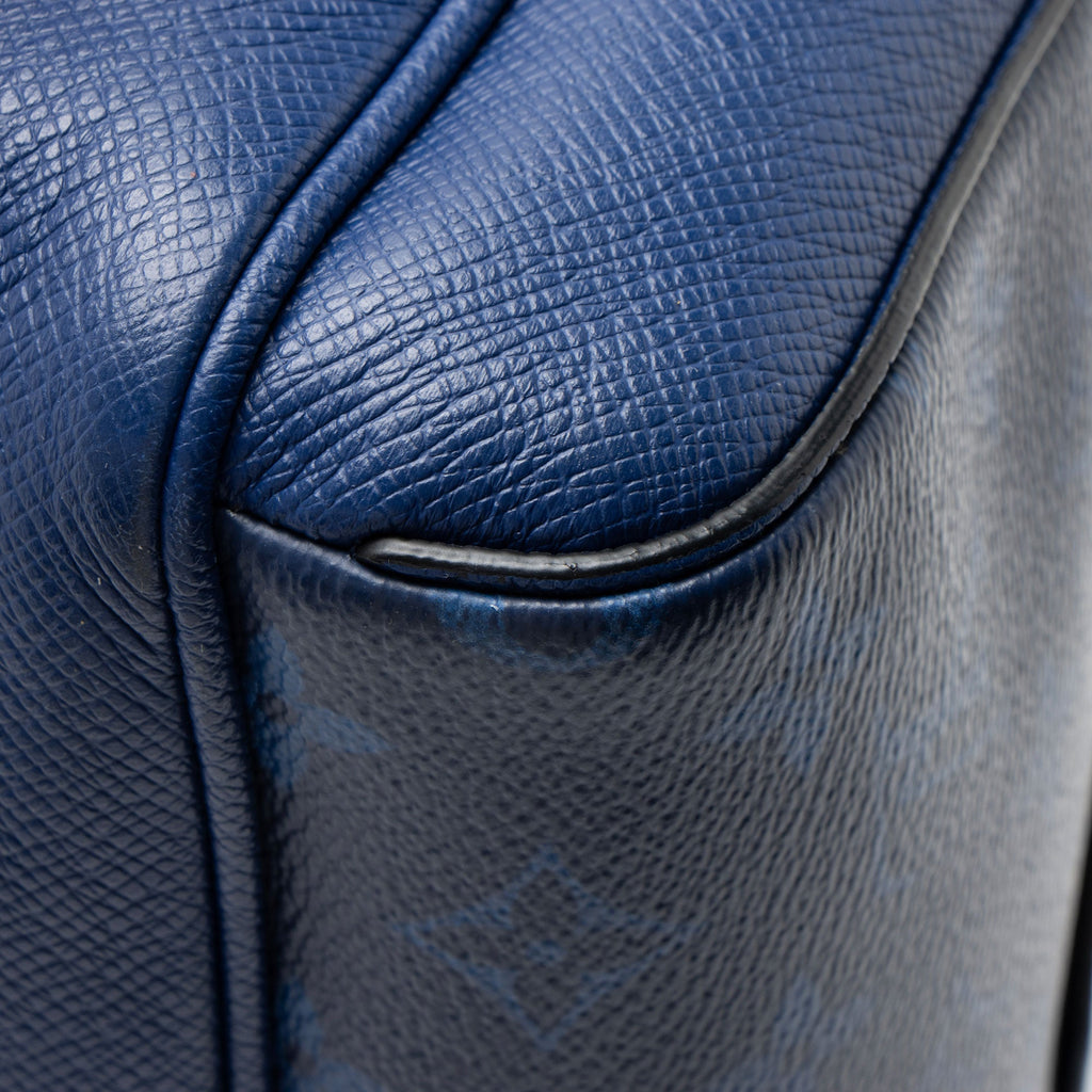 Louis Vuitton Monogram Taiga Leather Outdoor Messenger