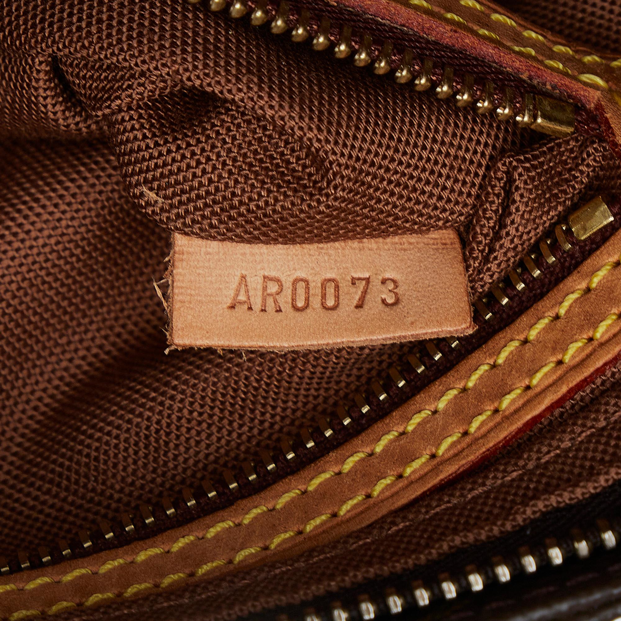 Louis Vuitton Monogram Trotteur (SHG-tO6bVz)
