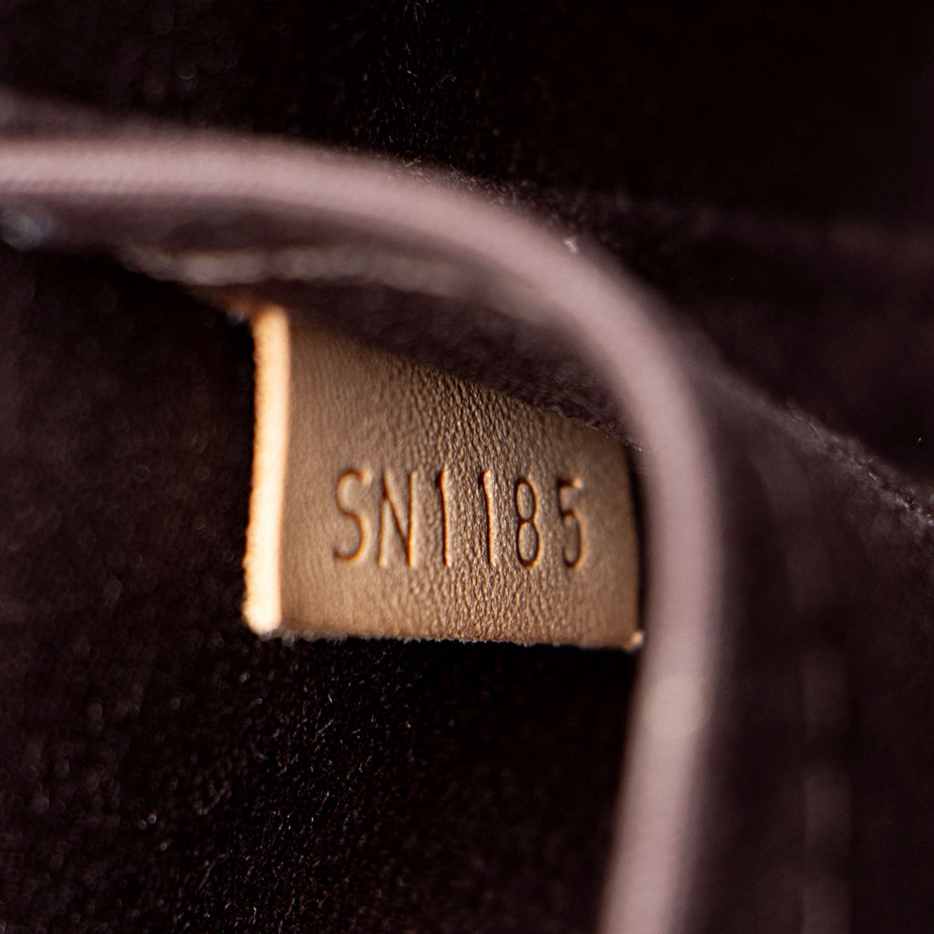 Louis Vuitton Monogram Vernis Alma BB Satchel (SHF-J3tjPU)