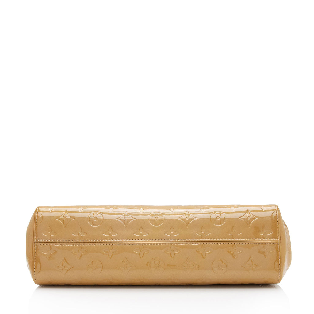 Louis Vuitton Monogram Vernis Roxbury Drive Clutch (SHF-HjMdyt)