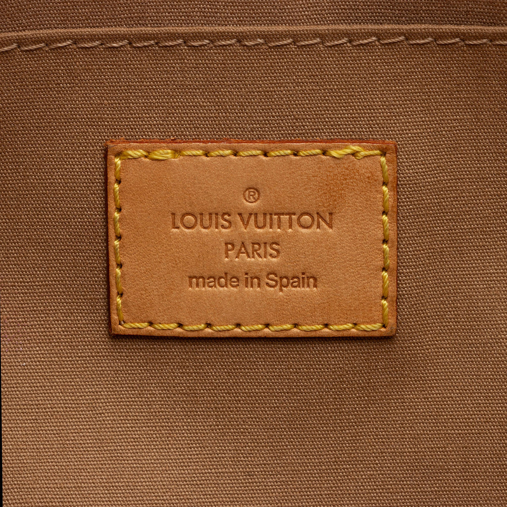 Louis Vuitton Monogram Vernis Roxbury Drive Clutch (SHF-HjMdyt)