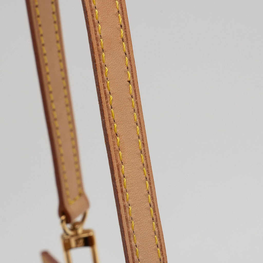 Louis Vuitton Monogram Vernis Roxbury Drive Clutch (SHF-JTTZyc)