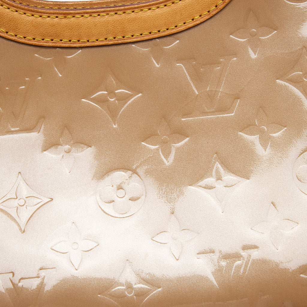 Louis Vuitton Monogram Vernis Roxbury Drive Clutch (SHF-KaFdPJ)