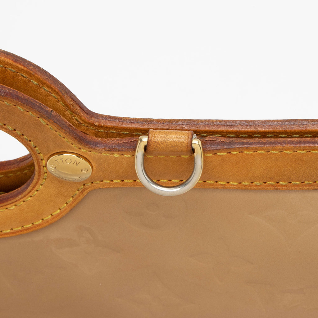 Louis Vuitton Monogram Vernis Roxbury Drive Clutch (SHF-KaFdPJ)