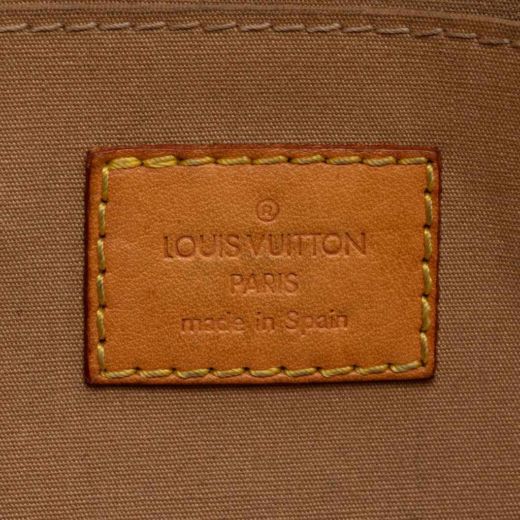 Louis Vuitton Monogram Vernis Roxbury Drive Clutch (SHF-KaFdPJ)