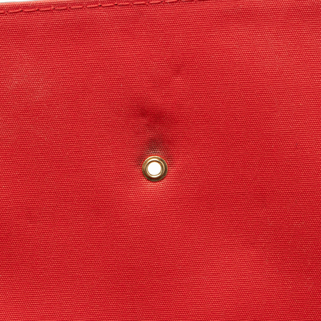 Louis Vuitton Patent Leather Louise Neo Sobe Clutch (SHF-AYeUxs)