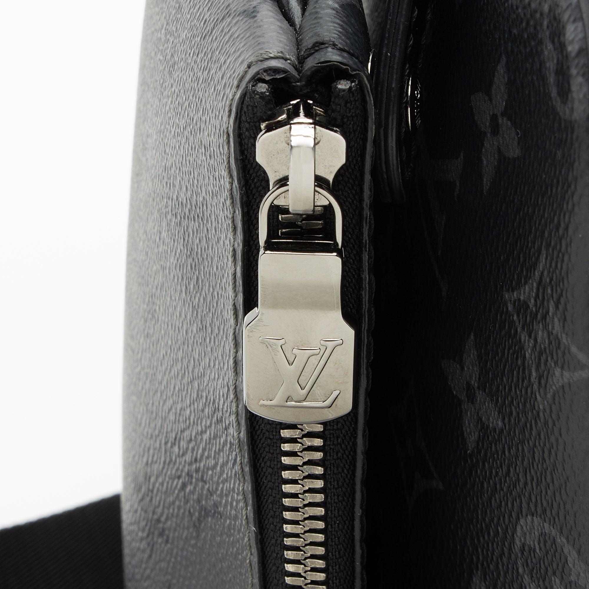 Louis Vuitton Reverse Monogram Eclipse Trio Messenger (SHF-JPkZwY)