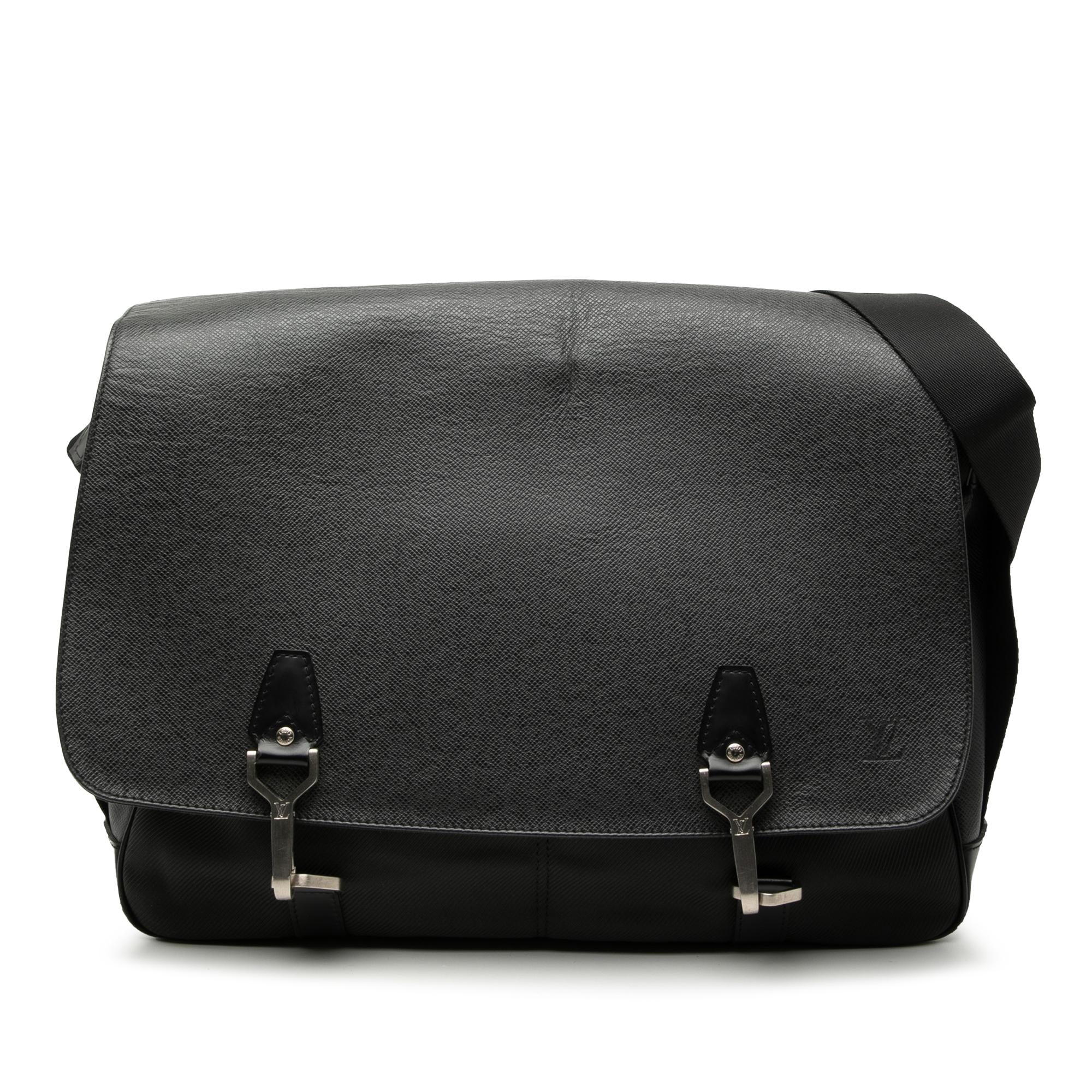 Louis Vuitton Taiga Dersou
