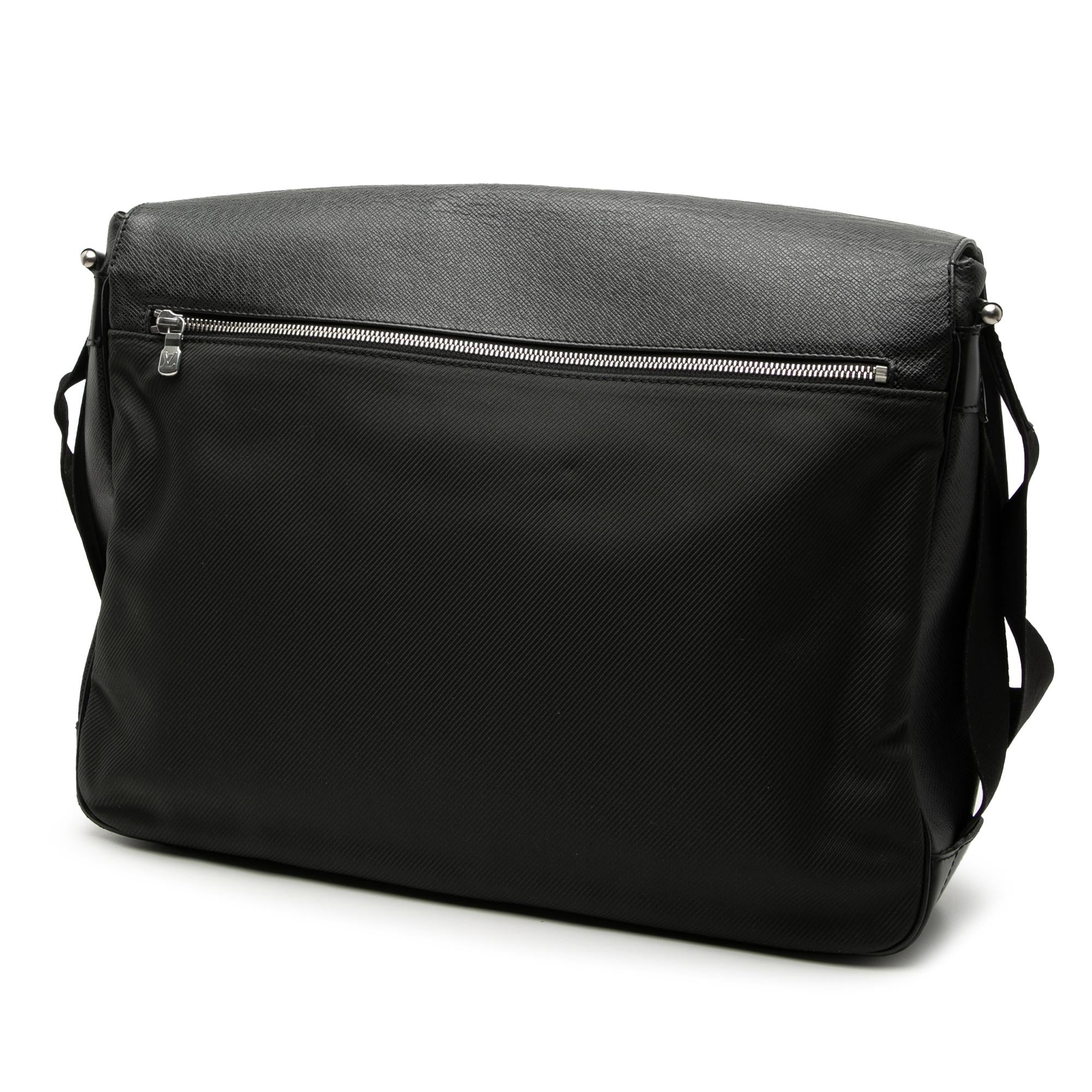 Louis Vuitton Taiga Dersou