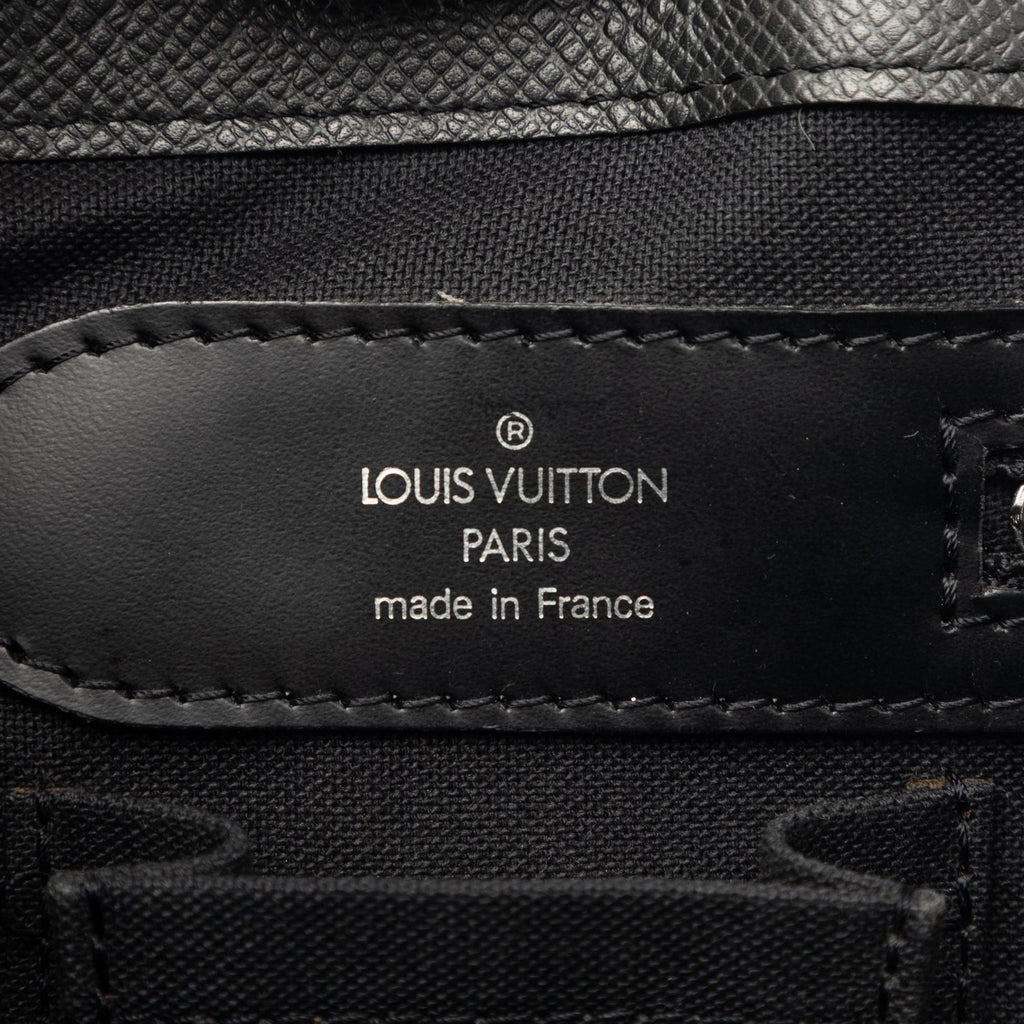 Louis Vuitton Taiga Kasbek PM