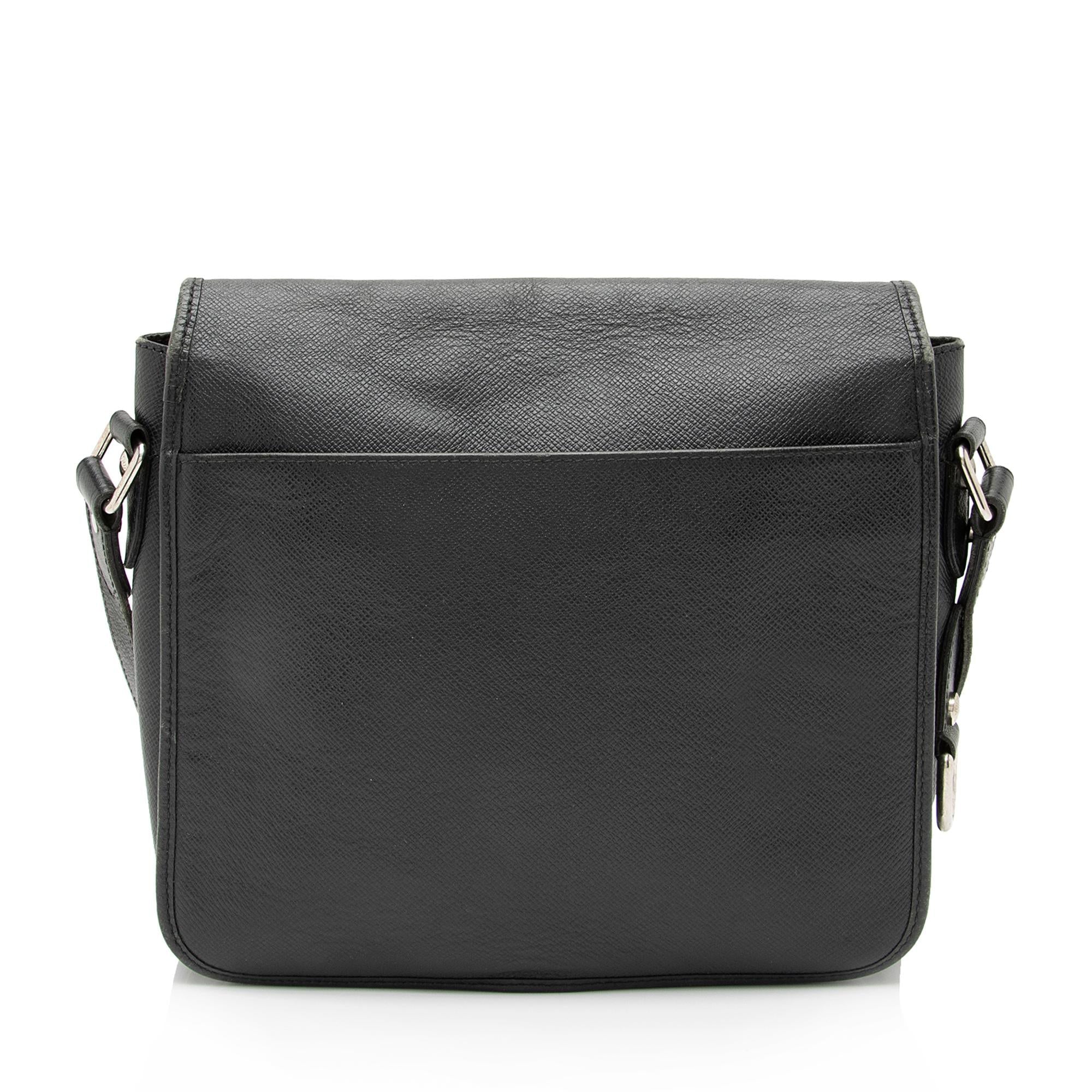 Louis Vuitton Taiga Leather Andrei Messenger Bag (SHF-23822)