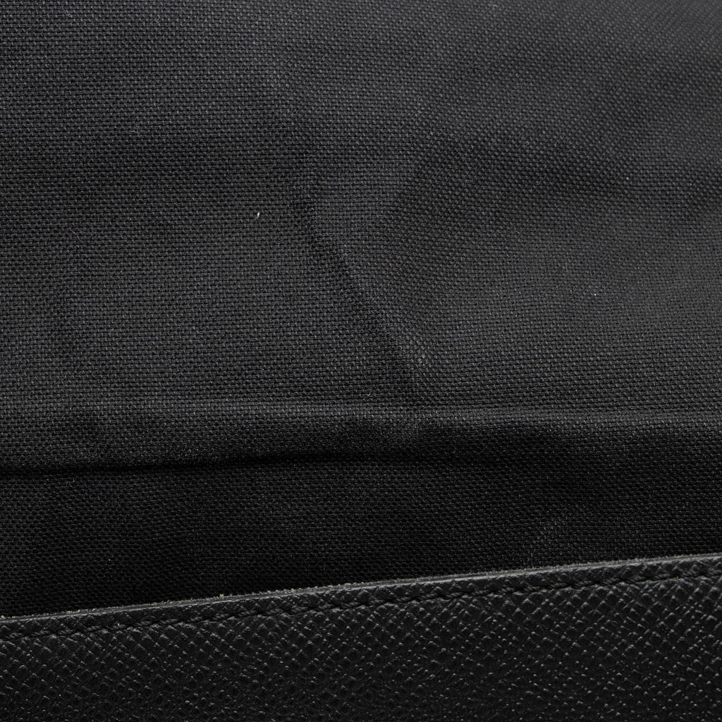 Louis Vuitton Taiga Leather Andrei Messenger Bag (SHF-23822)