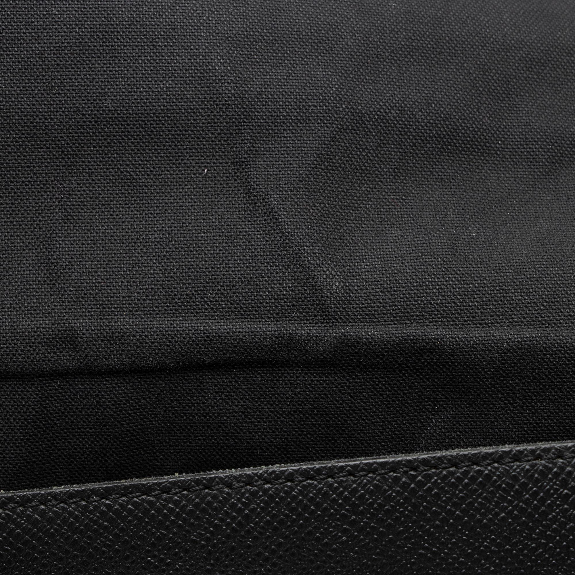 Louis Vuitton Taiga Leather Andrei Messenger Bag (SHF-23822)