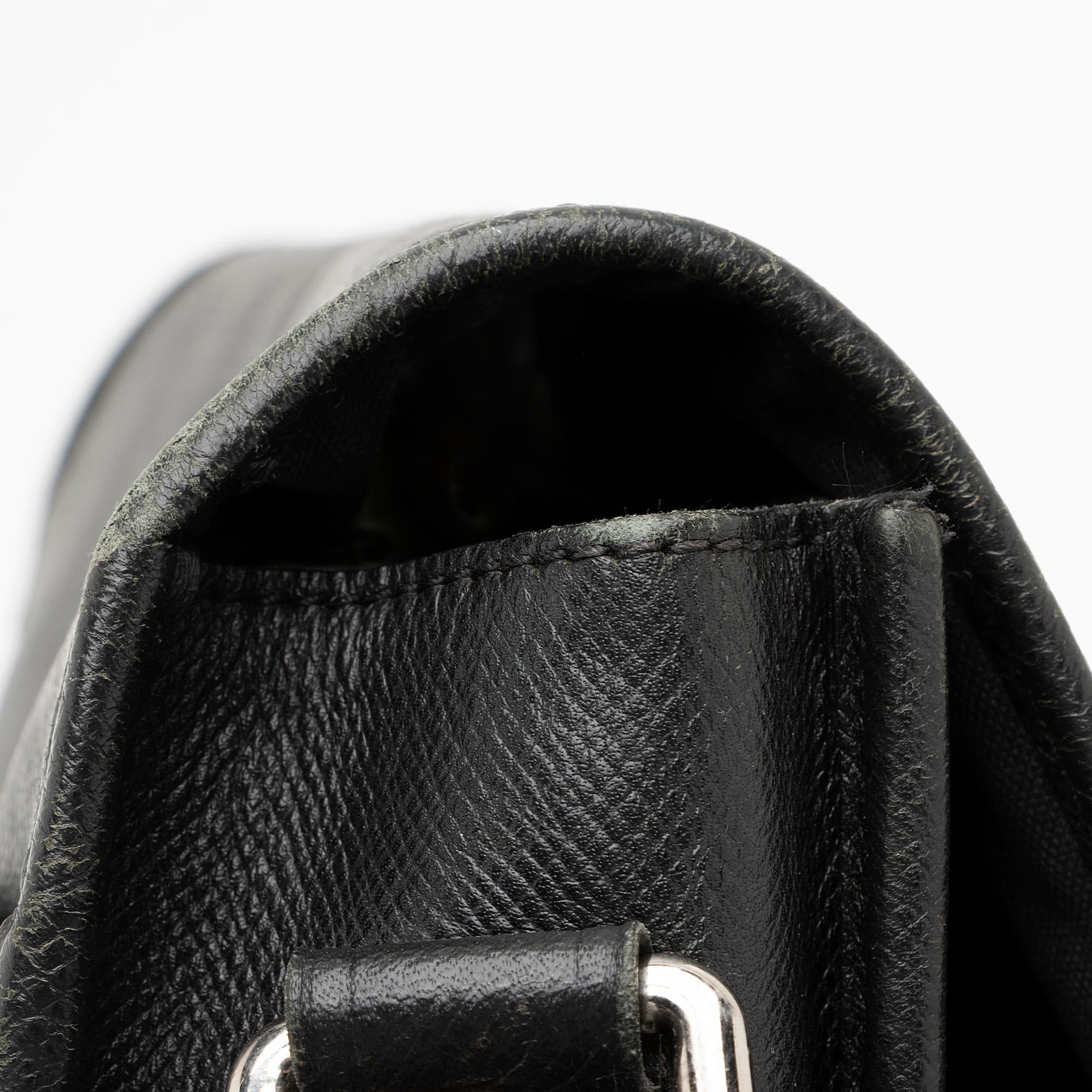 Louis Vuitton Taiga Leather Andrei Messenger Bag (SHF-23822)