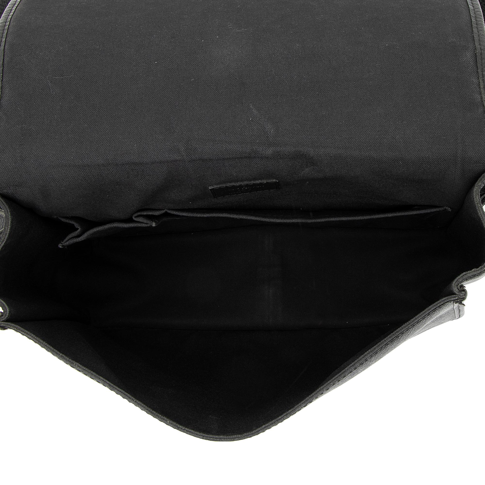 Louis Vuitton Taiga Leather Andrei Messenger Bag (SHF-23822)