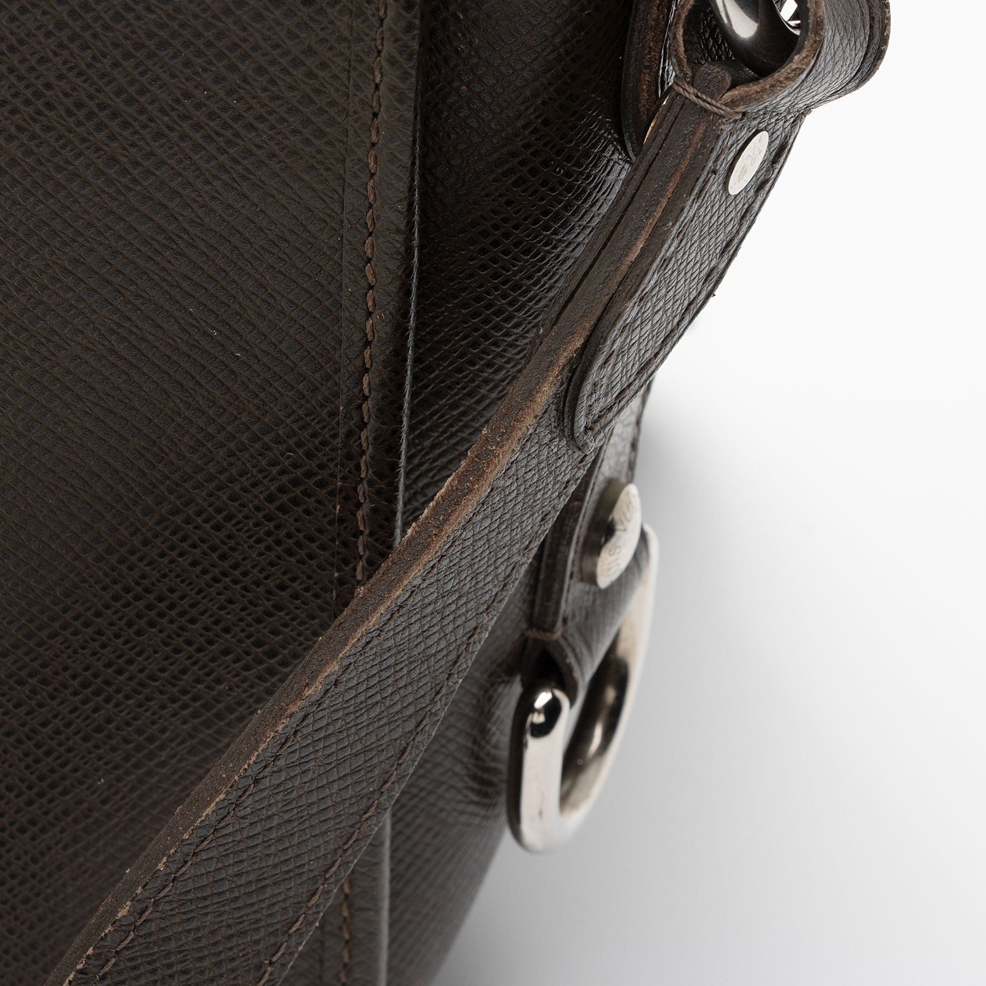 Louis Vuitton Taiga Leather Andrei Messenger (SHF-IYHH6n)
