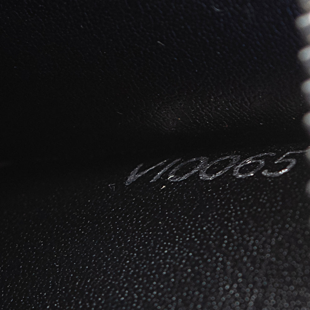 Louis Vuitton Taiga Leather Lozan Briefcase (SHF-9OeHvp)