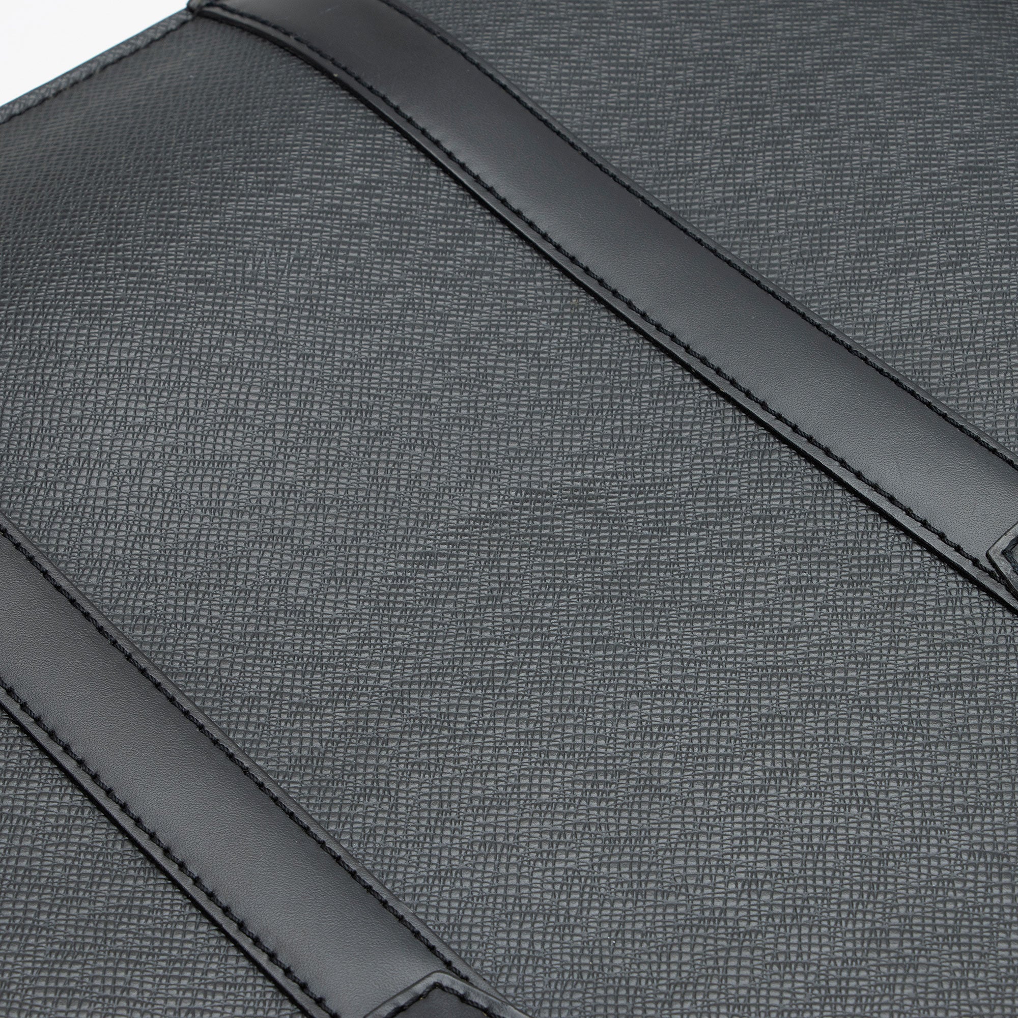 Louis Vuitton Taiga Leather Lozan Briefcase (SHF-9OeHvp)