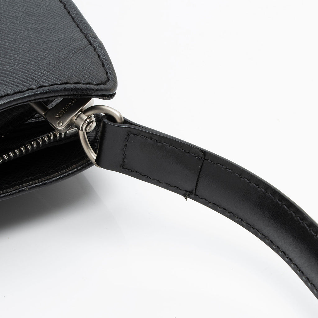 Louis Vuitton Taiga Leather Lozan Briefcase (SHF-9OeHvp)