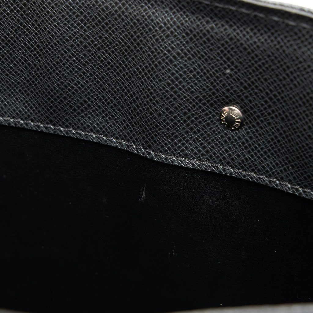 Louis Vuitton Taiga Leather Lozan Briefcase (SHF-9OeHvp)