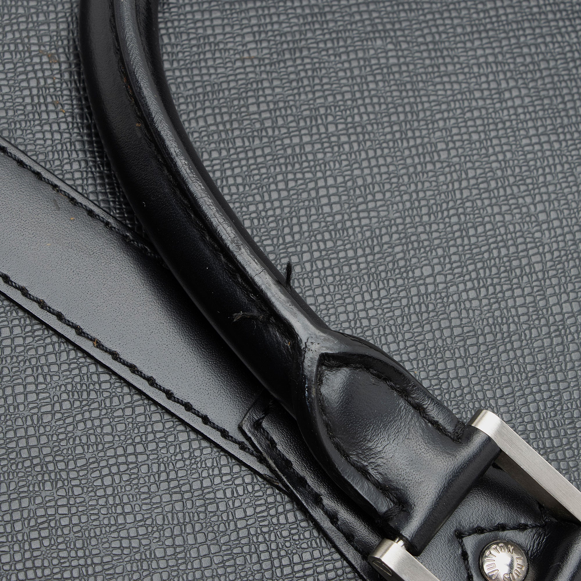 Louis Vuitton Taiga Leather Lozan Briefcase (SHF-9OeHvp)