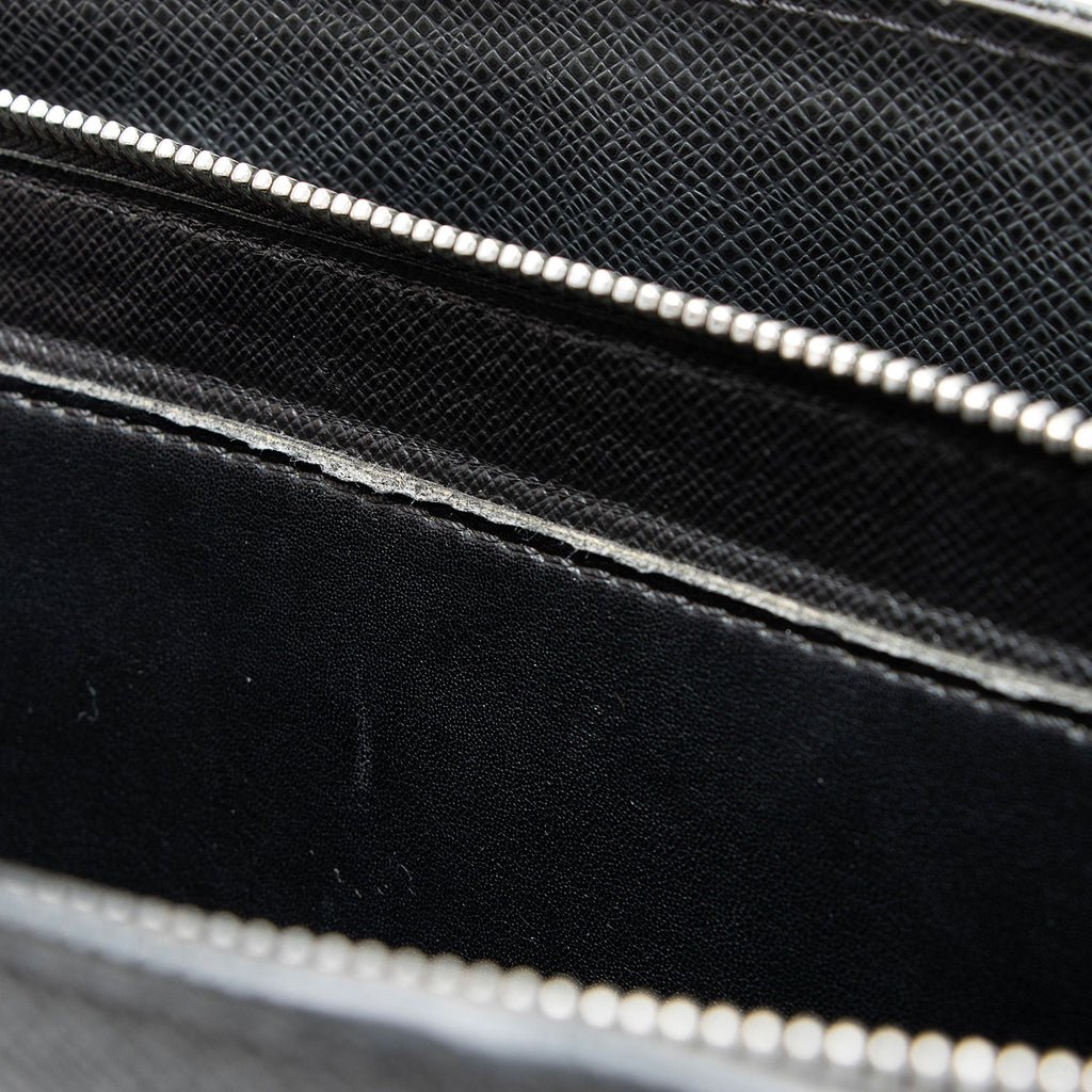 Louis Vuitton Taiga Leather Lozan Briefcase (SHF-9OeHvp)