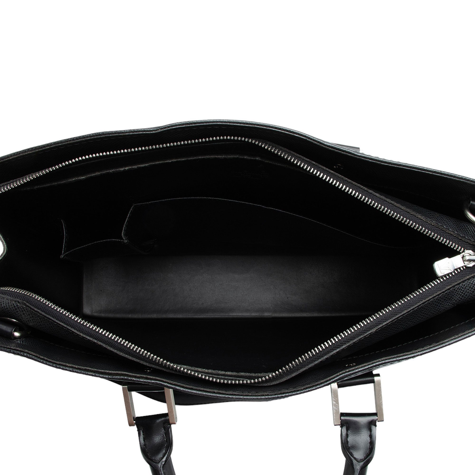 Louis Vuitton Taiga Leather Lozan Briefcase (SHF-9OeHvp)