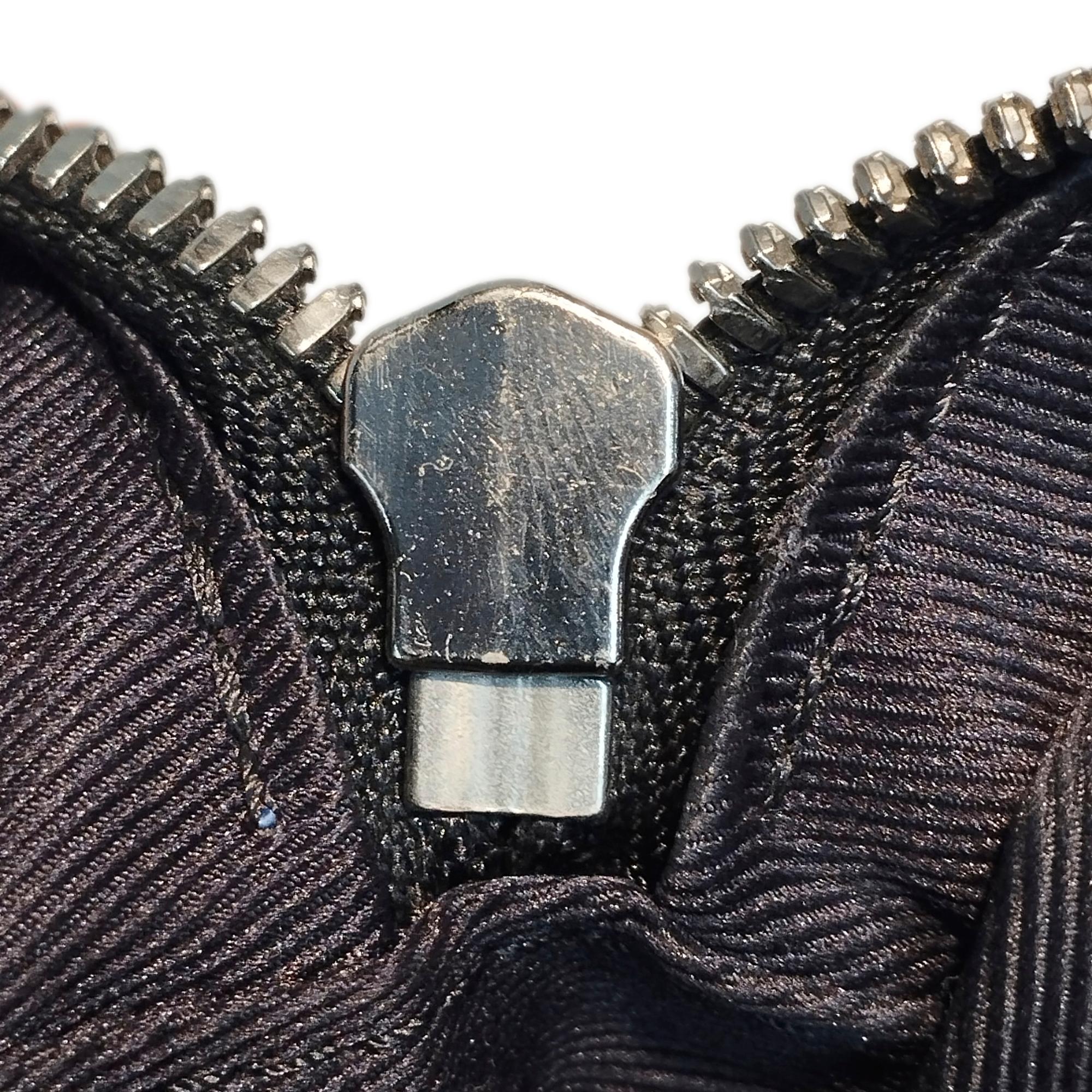 Louis Vuitton Taiga Outdoor Messenger PM
