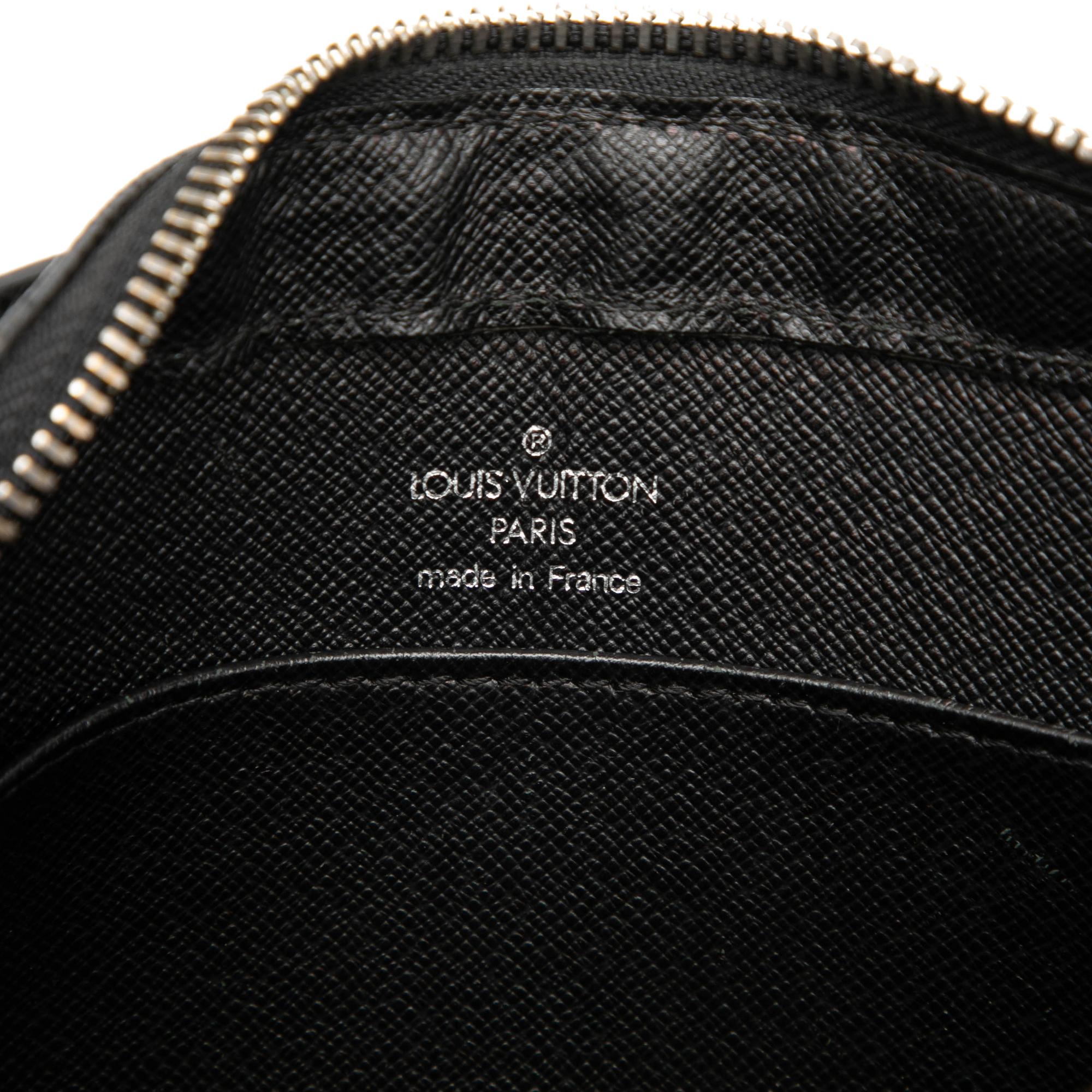 Louis Vuitton Taiga Pochette Baikal