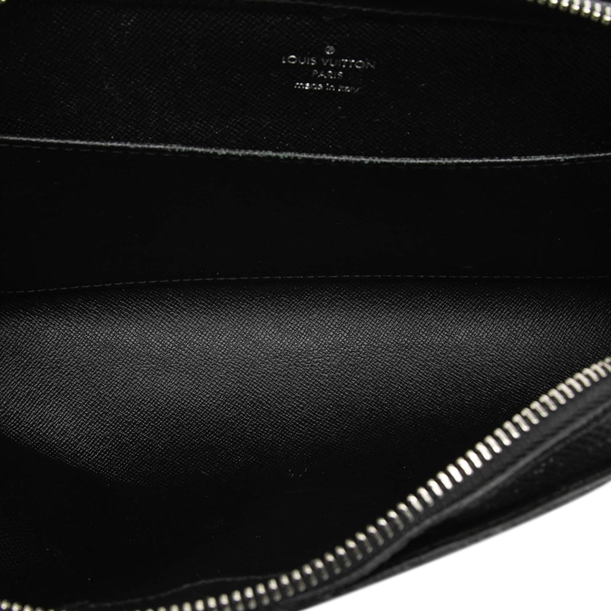 Louis Vuitton Taiga Pochette Baikal