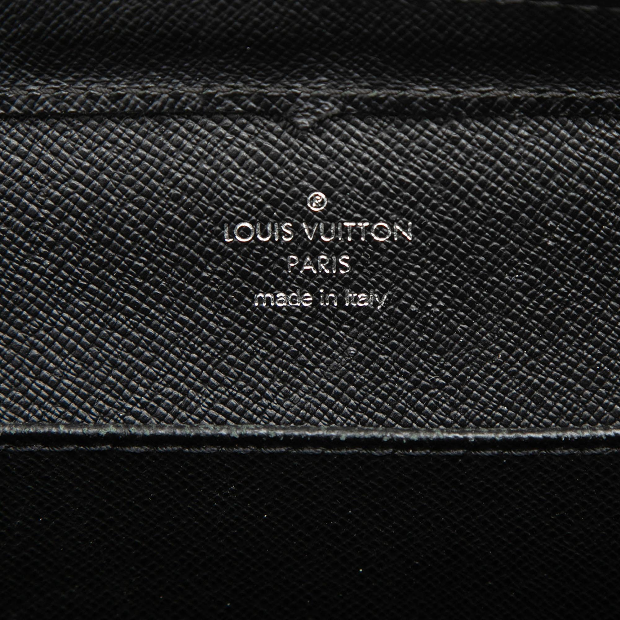 Louis Vuitton Taiga Pochette Baikal