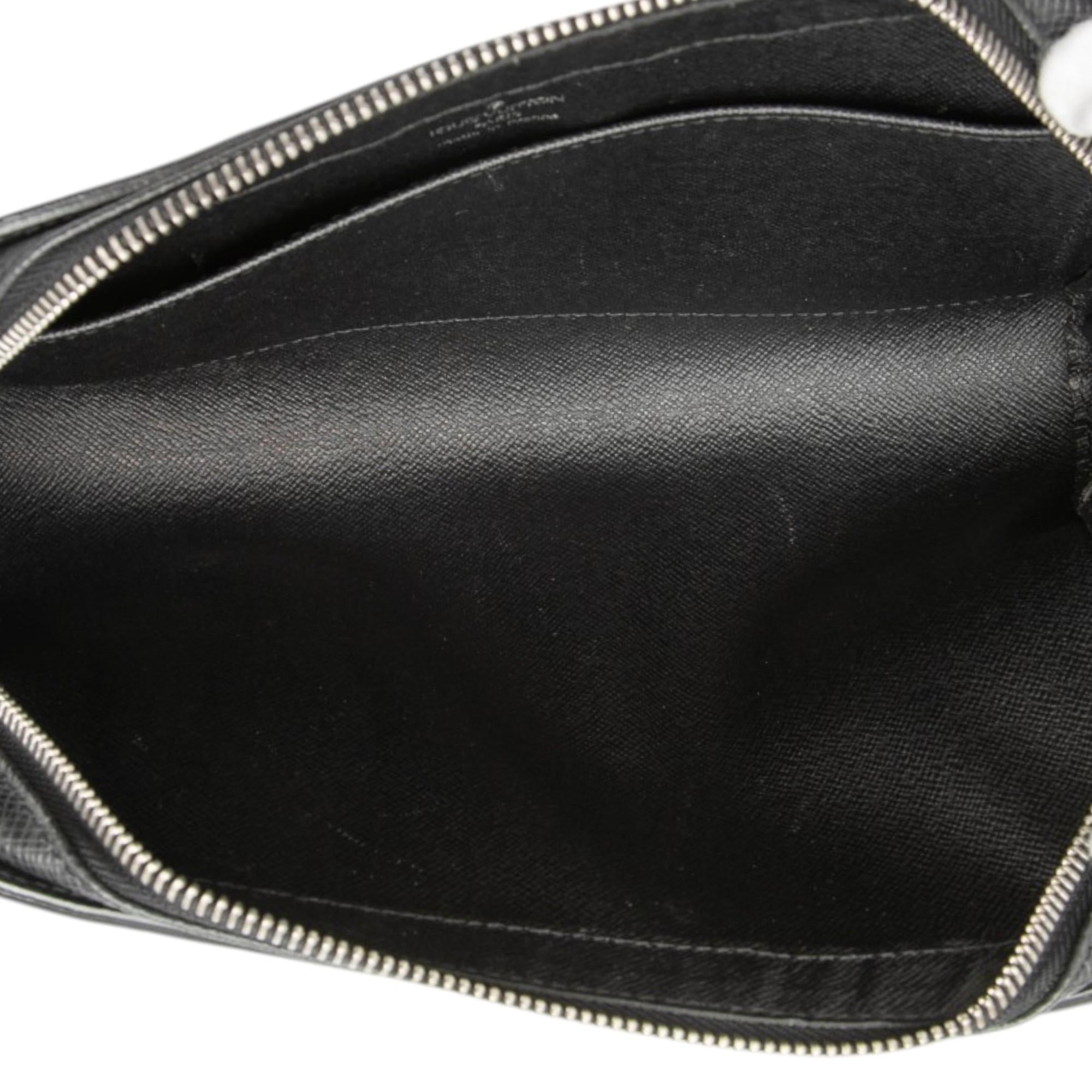 Louis Vuitton Taiga Pochette Baikal