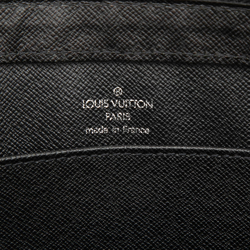 Louis Vuitton Taiga Pochette Baikal