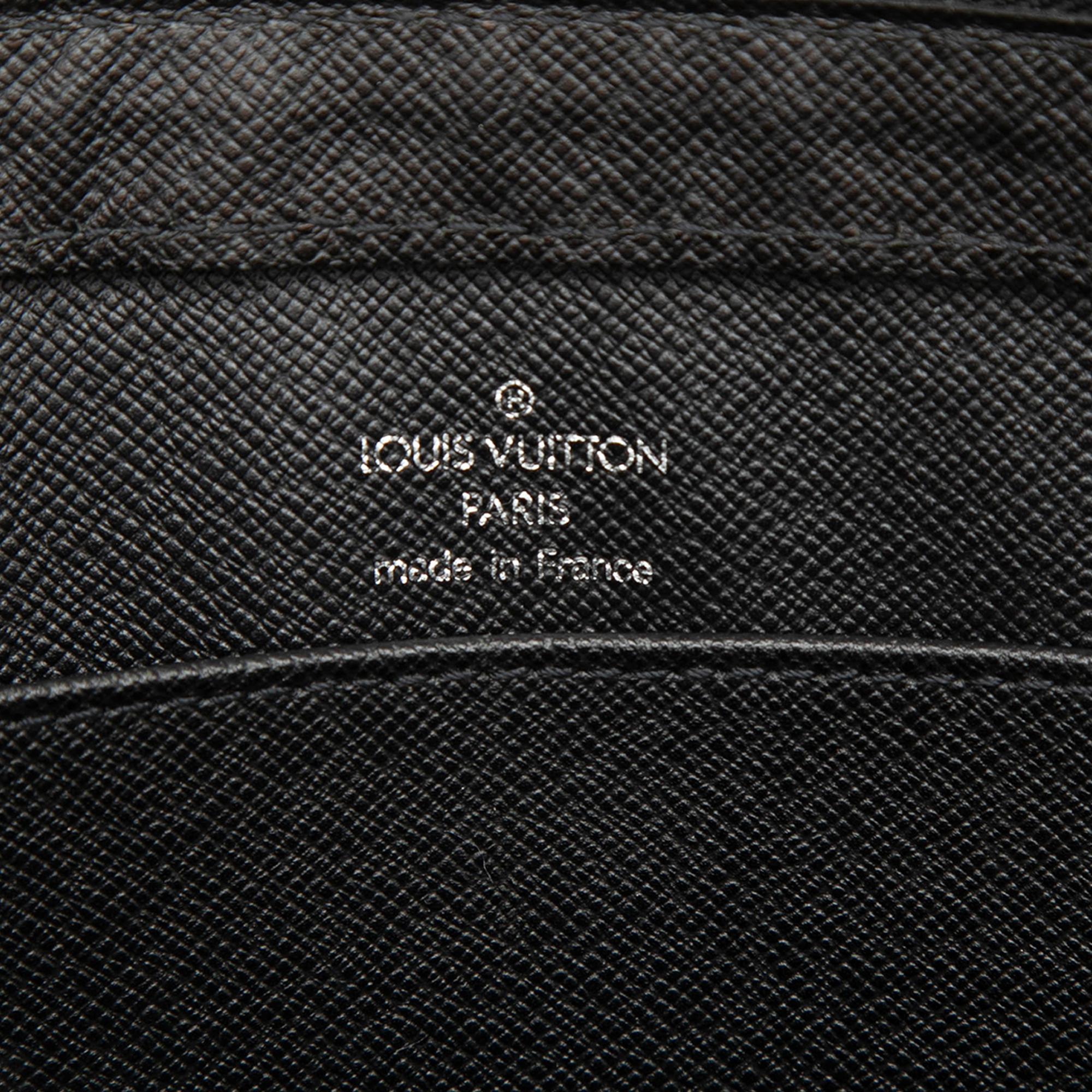 Louis Vuitton Taiga Pochette Baikal
