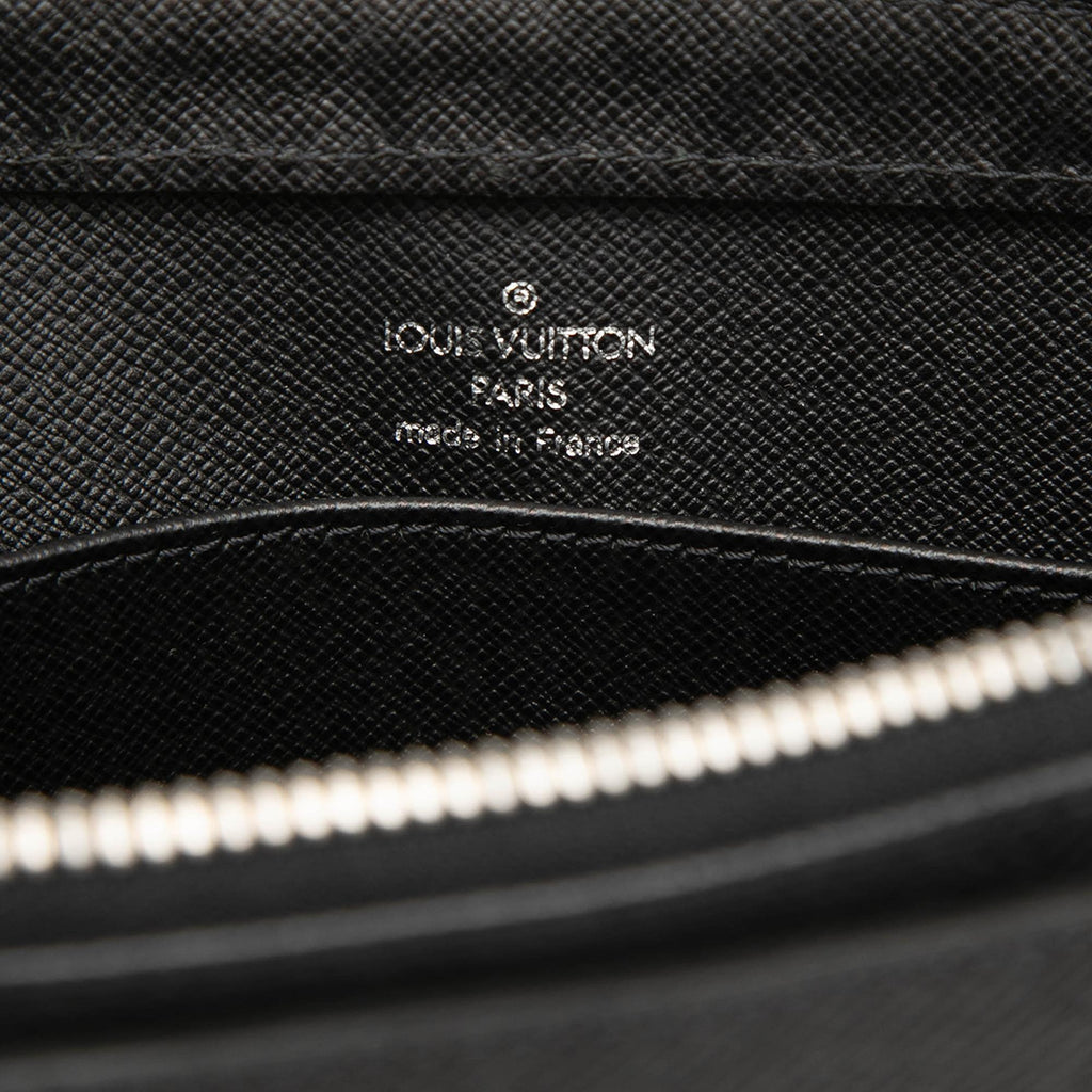 Louis Vuitton Taiga Pochette Baikal