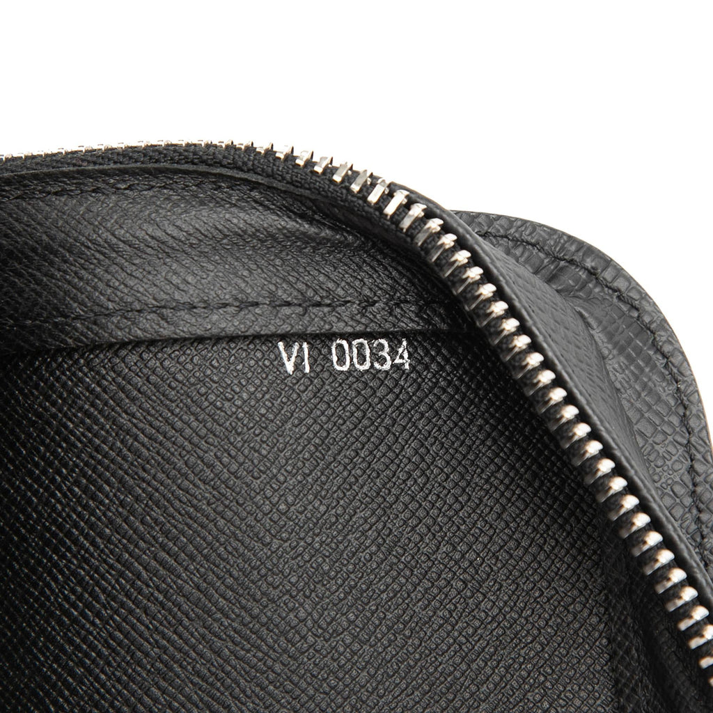 Louis Vuitton Taiga Pochette Baikal