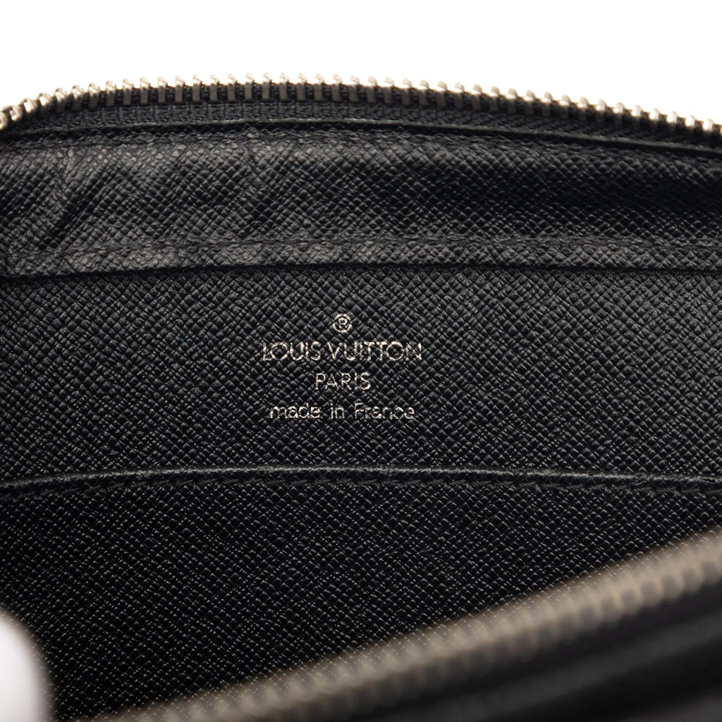 Louis Vuitton Taiga Pochette Baikal