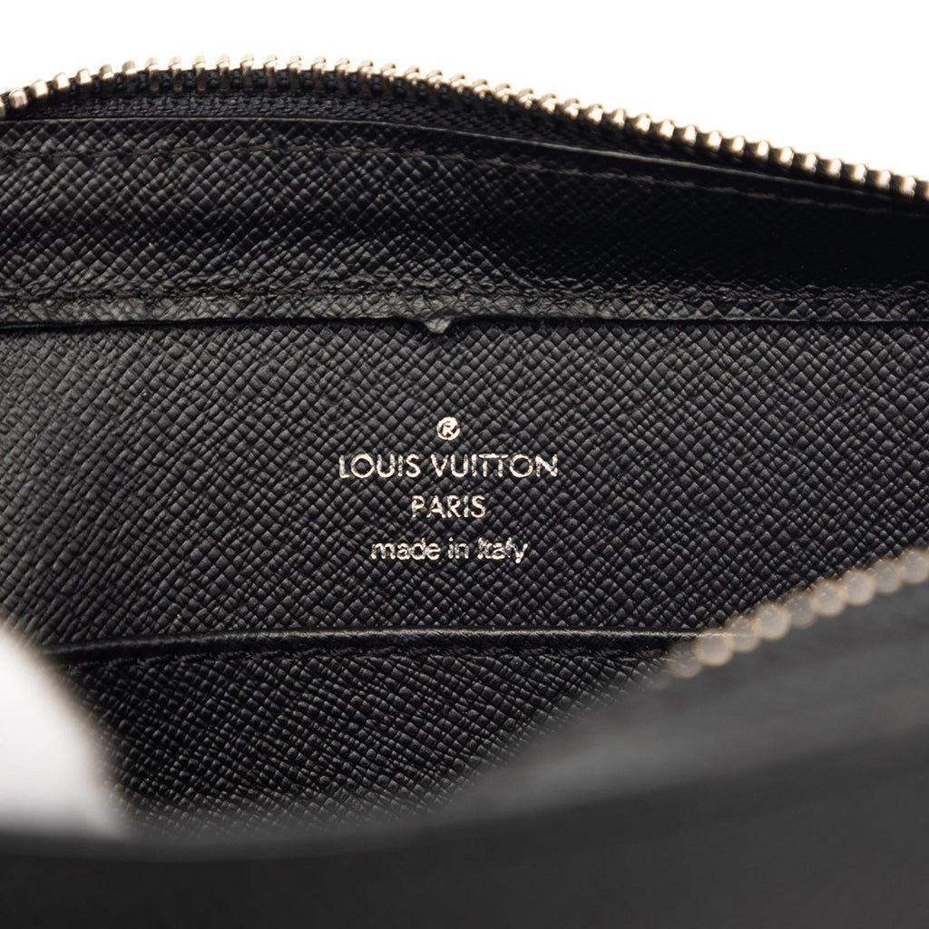 Louis Vuitton Taiga Pochette Baikal